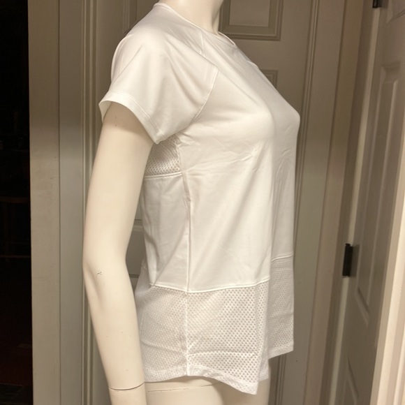 Under Armour Athletic/Athleisure Top, NWT! - Picture 3 of 8